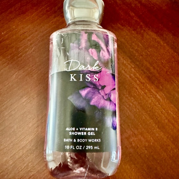 NWT Dark Kiss Body Wash - Picture 4 of 4